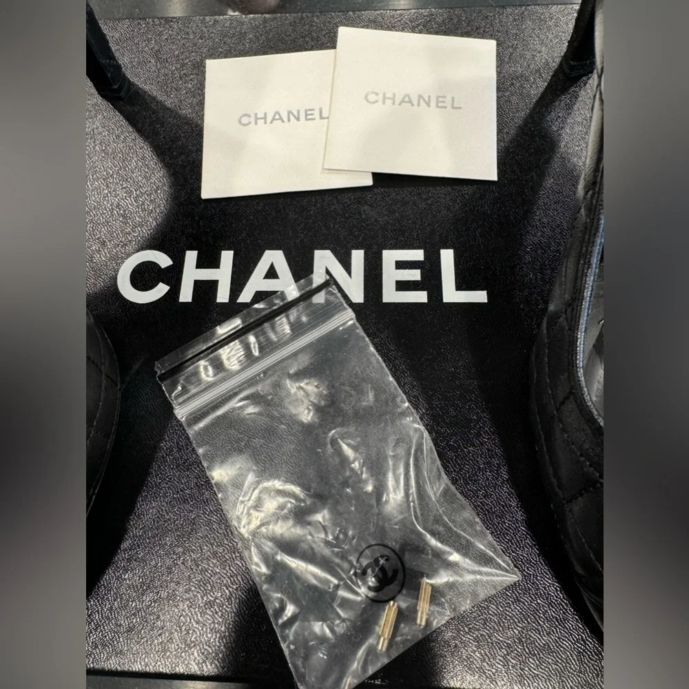 AUTHENTIC CHANEL 2013 Quilted Classic Pump size 37